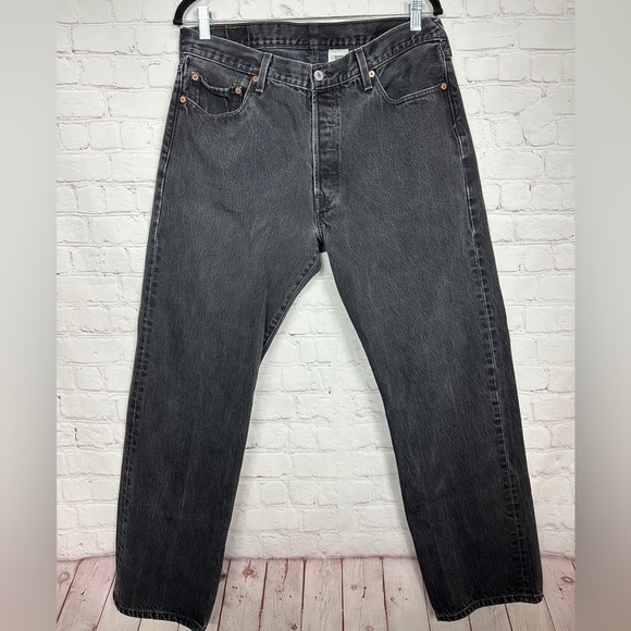 Levis 501 Jeans 36x32 Black Denim‎ Straight Leg Button Fly American Classic - Picture 1 of 7